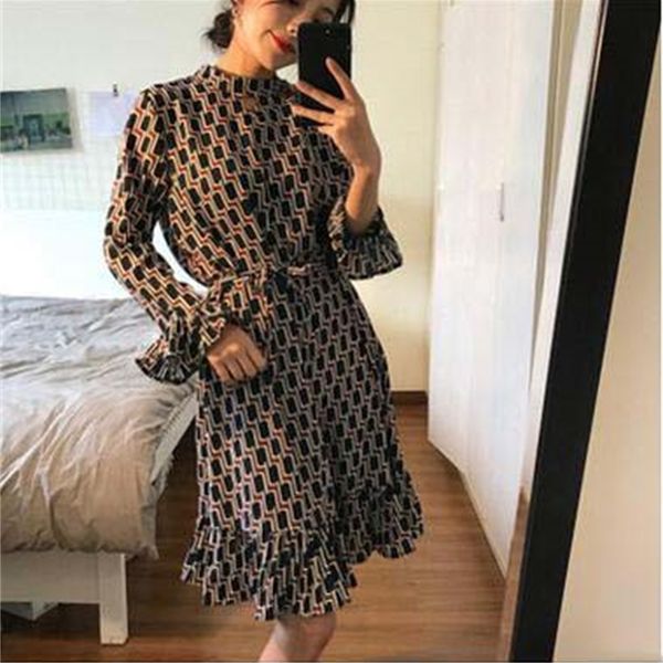 spring est retro loose stand collar hollow out diamond lattice horn sleeve female knee-length casual dress party dresses, Black;gray
spring est retro loose stand collar hollow out diamond lattice horn sleeve female knee-length casual dress party dresses, Black;gray