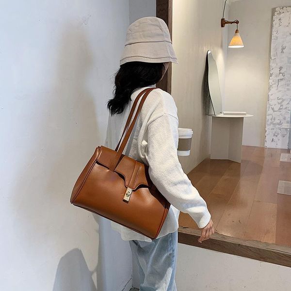 evening bags large capacity fashion simple travel mother bag 2021 trendy women's single shoulder portable tote for women1
evening bags large capacity fashion simple travel mother bag 2021 trendy women's single shoulder portable tote for women1