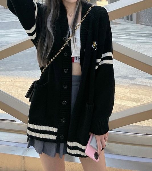 2021 new small bee striped sweater women loose street college style V-neck, Black;brown
2021 new small bee striped sweater women loose street college style V-neck, Black;brown
