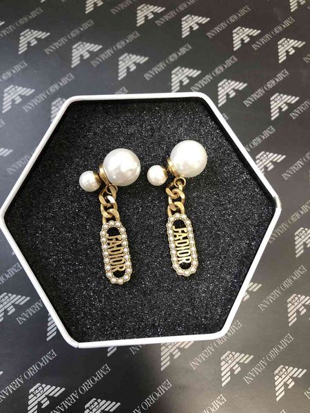 2021 new designer family letter pearl inlaid diamond earrings products two wear back hanging fashion s925 silver needle net red earrings, Golden
2021 new designer family letter pearl inlaid diamond earrings products two wear back hanging fashion s925 silver needle net red earrings, Golden