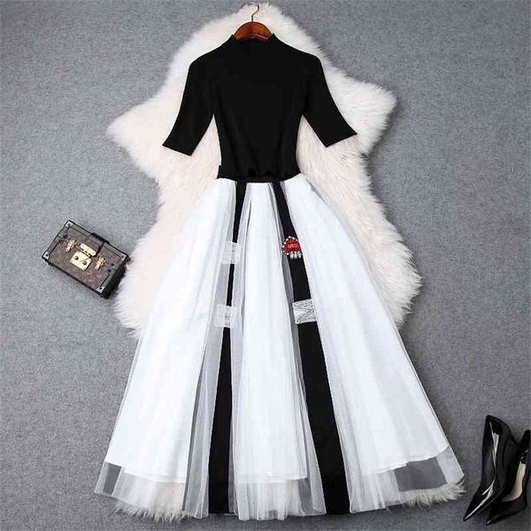 european and american womenswear 2019 summer new style short sleeved black knit t-shirt mesh bead skirt suit, White
european and american womenswear 2019 summer new style short sleeved black knit t-shirt mesh bead skirt suit, White