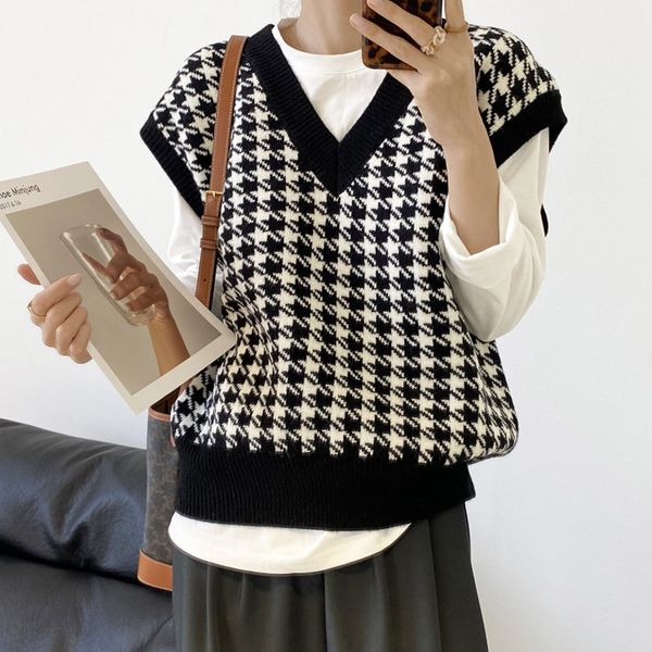 autumn and winter qianniao check v-neck loose knit women's sweater vt waistcoat, Black;white
autumn and winter qianniao check v-neck loose knit women's sweater vt waistcoat, Black;white