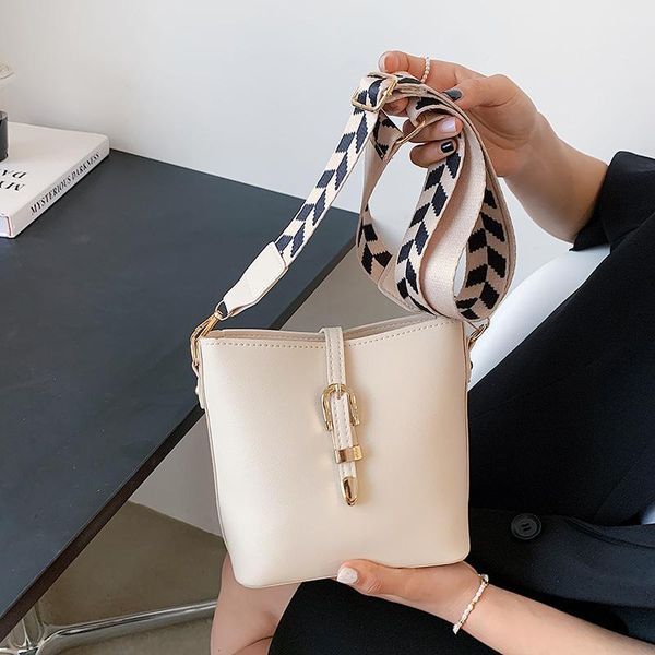 evening bags shoulder bag casual fashion messenger wide strap large capacity bucket pure color designer travel bolsos
evening bags shoulder bag casual fashion messenger wide strap large capacity bucket pure color designer travel bolsos