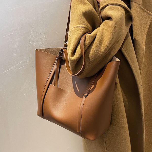 luxury handbags large tote 2021 new high-grade soft leather portable shoulder large women's high-capacity commuter shopping bag
luxury handbags large tote 2021 new high-grade soft leather portable shoulder large women's high-capacity commuter shopping bag