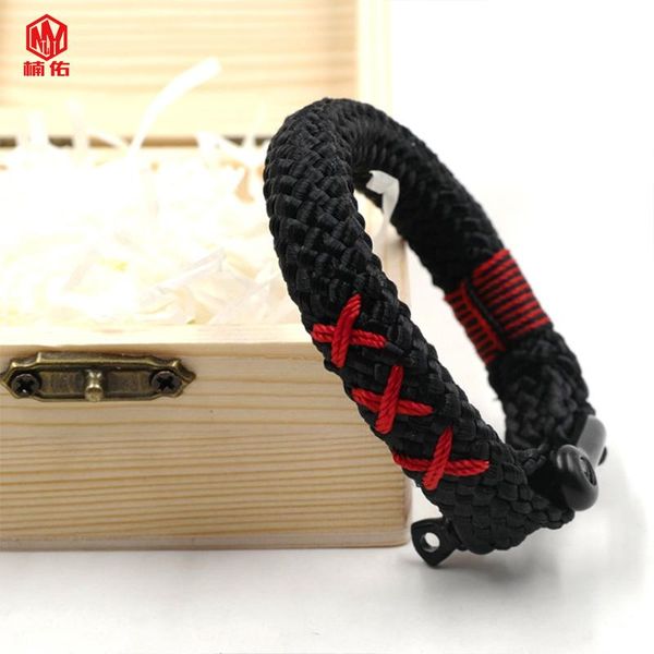 couple hand rope men and women custom stainless steel u-shaped horseshoe buckle hand-woven paracord bracelet outdoor gadgets
couple hand rope men and women custom stainless steel u-shaped horseshoe buckle hand-woven paracord bracelet outdoor gadgets