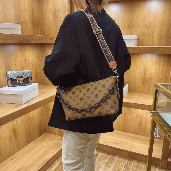 2022 factory wholesale fashion color contrast chain small square broadband single shoulder messenger women's leisure bag
2022 factory wholesale fashion color contrast chain small square broadband single shoulder messenger women's leisure bag