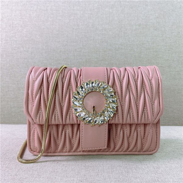 design handbag 2021 new leather sheepskin little daisy rhinestone pleated snake bone chain small square bag, Red;black
design handbag 2021 new leather sheepskin little daisy rhinestone pleated snake bone chain small square bag, Red;black