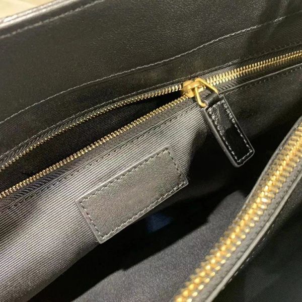 big brand ladies luxury designer handbag messenger bag retro classic celebrity one-shoulder original box packaging
big brand ladies luxury designer handbag messenger bag retro classic celebrity one-shoulder original box packaging