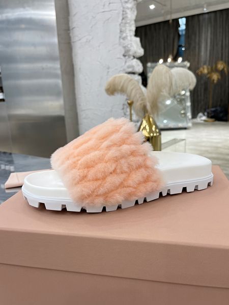 designer trendy fashion luxury women's slippers, plush cute, comfortable and non-slip,, Black
designer trendy fashion luxury women's slippers, plush cute, comfortable and non-slip,, Black