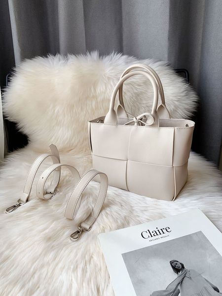 venetas bottega cowhide woven summer small messenger female leather vegetable basket bag mini tote bag designer handbag wan
venetas bottega cowhide woven summer small messenger female leather vegetable basket bag mini tote bag designer handbag wan
