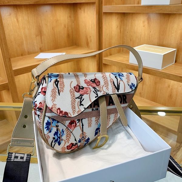 designer bags armpit female 2021 new canvas saddle bag fashion horseshoe bag wide shoulder belt embroidered satchel
designer bags armpit female 2021 new canvas saddle bag fashion horseshoe bag wide shoulder belt embroidered satchel