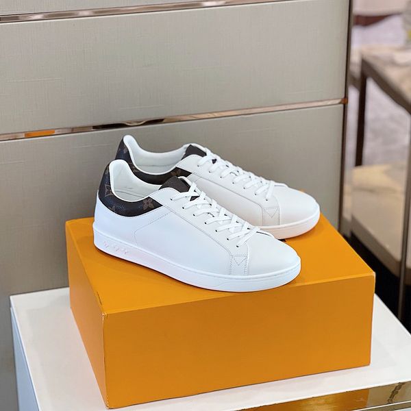 luxury designer shoes casual sneakers breathable calfskin with floral embellished rubber outsole white silk sports are size38-45 and box, Red;white
luxury designer shoes casual sneakers breathable calfskin with floral embellished rubber outsole white silk sports are size38-45 and box, Red;white