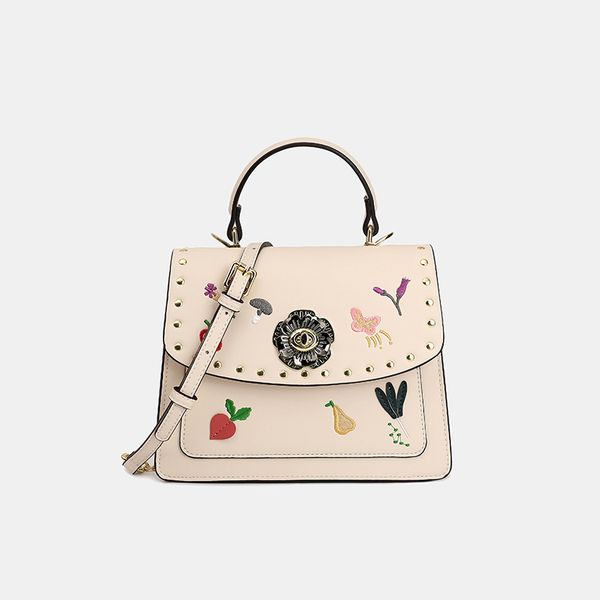 design hand camellia embroidery hand-held women's 2021 summer new niche design advanced sense small square trendy messenger bag, Red;black
design hand camellia embroidery hand-held women's 2021 summer new niche design advanced sense small square trendy messenger bag, Red;black