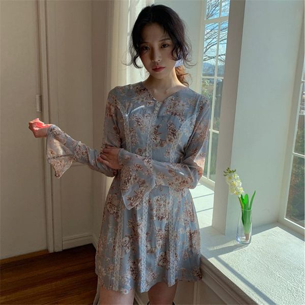 floral print summer mini dress women flare sleeve v-neck lace patchwork korean buttons party high waist vintage slim b320 casual dresses, Black;gray
floral print summer mini dress women flare sleeve v-neck lace patchwork korean buttons party high waist vintage slim b320 casual dresses, Black;gray