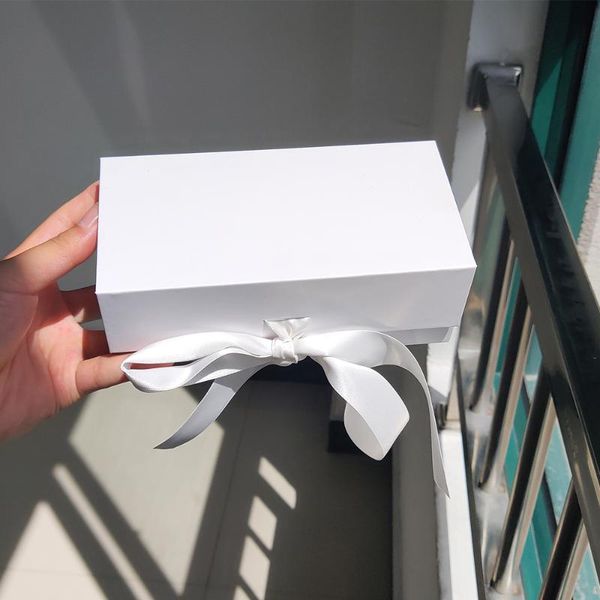 gift wrap fancy design 10pcs white magnet box with ribbon wholesale custom logo packing jewelry pufure cosmetics rings
gift wrap fancy design 10pcs white magnet box with ribbon wholesale custom logo packing jewelry pufure cosmetics rings