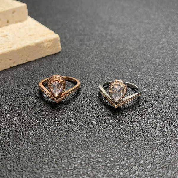 design jewelry crown water drop full diamond v-shaped letter pigeon egg diamond fashion versatile 925 silver luxury wedding ring y0nw 1b37
design jewelry crown water drop full diamond v-shaped letter pigeon egg diamond fashion versatile 925 silver luxury wedding ring y0nw 1b37