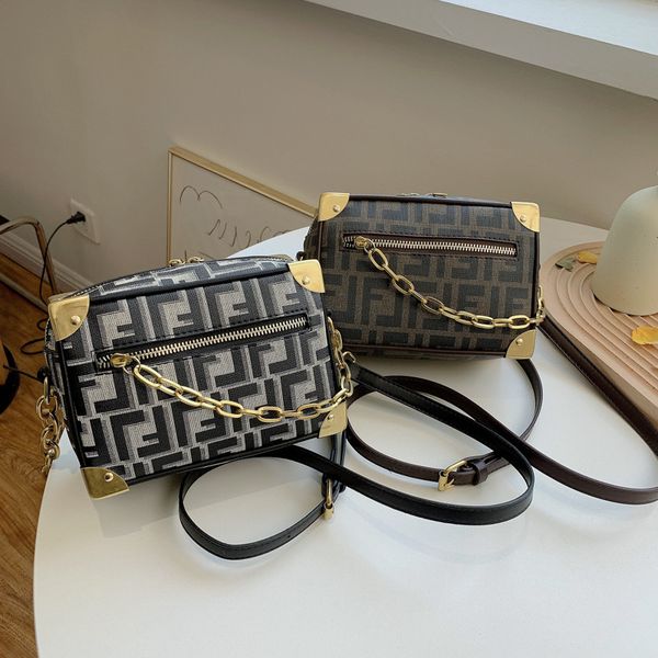 texture 2021 new trendy net red fashion single shoulder women's bag messenger versatile ins chain small square bag
texture 2021 new trendy net red fashion single shoulder women's bag messenger versatile ins chain small square bag