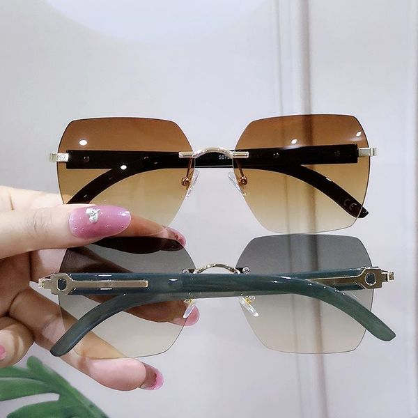 outdoor eyewear fashion sunglasses square frameless cut edge ladies gradient color sunshade riding and driving beach glasses
outdoor eyewear fashion sunglasses square frameless cut edge ladies gradient color sunshade riding and driving beach glasses