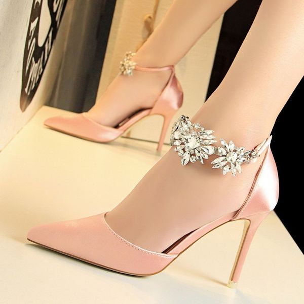 sandal satin silk, high-heeled women's shoes, high a wide mouth, sharp edge air., Black
sandal satin silk, high-heeled women's shoes, high a wide mouth, sharp edge air., Black
