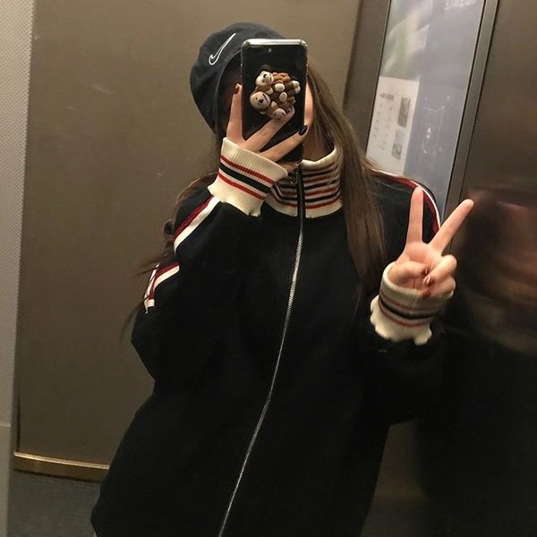 han fan fashion classic contrast black red sweater for women 2021 autumn new loose and thin, versatile coat trend
han fan fashion classic contrast black red sweater for women 2021 autumn new loose and thin, versatile coat trend