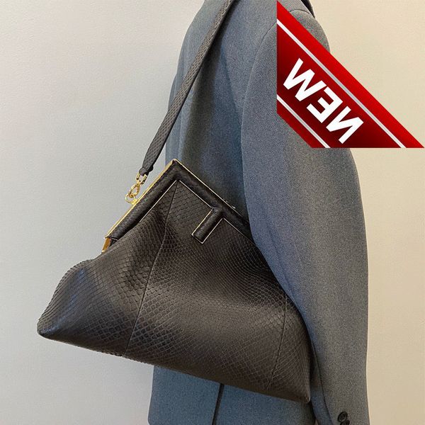 f family 2022 autumn and winter new cowhide snake first cloud clip single shoulder fashion diagonal belt bag female
f family 2022 autumn and winter new cowhide snake first cloud clip single shoulder fashion diagonal belt bag female