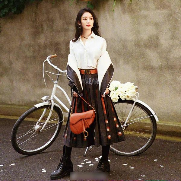 fashion women's 2021 spring summer striped shirt and midi print half skirt elegant women two piece set tracksuits, Gray
fashion women's 2021 spring summer striped shirt and midi print half skirt elegant women two piece set tracksuits, Gray