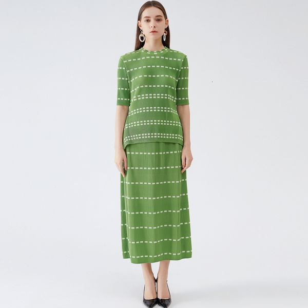 skirts spring summer miyake plied female suit two striped chess pieces skirt straight designer clothes, Black
skirts spring summer miyake plied female suit two striped chess pieces skirt straight designer clothes, Black