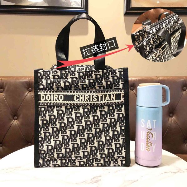 handbag size black and white letters canvas student make-up bag multi zipper a4 paper mommy work lunch box, Black;red
handbag size black and white letters canvas student make-up bag multi zipper a4 paper mommy work lunch box, Black;red