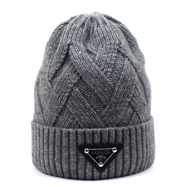 hat triangular label crimped knitted wool women's autumn and winter pullover, Blue;gray
hat triangular label crimped knitted wool women's autumn and winter pullover, Blue;gray