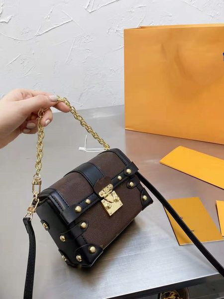 2021 autumn bag tote brand chain mini lovely canvas leather women's shoulder bags small box 3 colors crossbody-bags size:17*12cm
2021 autumn bag tote brand chain mini lovely canvas leather women's shoulder bags small box 3 colors crossbody-bags size:17*12cm