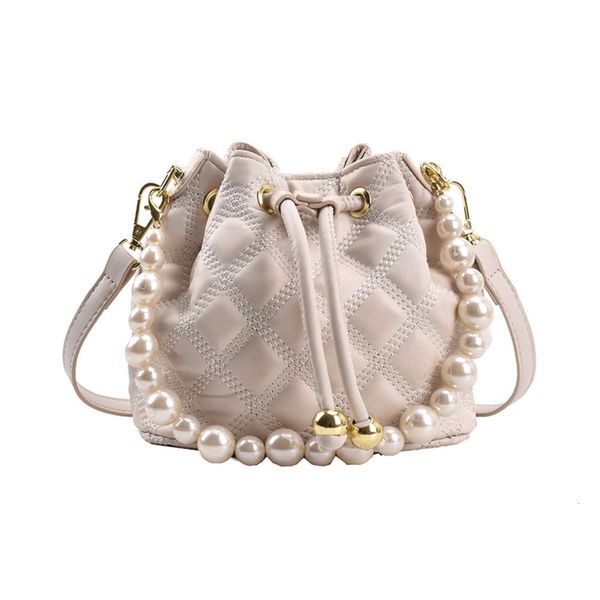 2021 pearl bag bucket bag msenger one shoulder portable chain women's foreign style diamond lattice
2021 pearl bag bucket bag msenger one shoulder portable chain women's foreign style diamond lattice