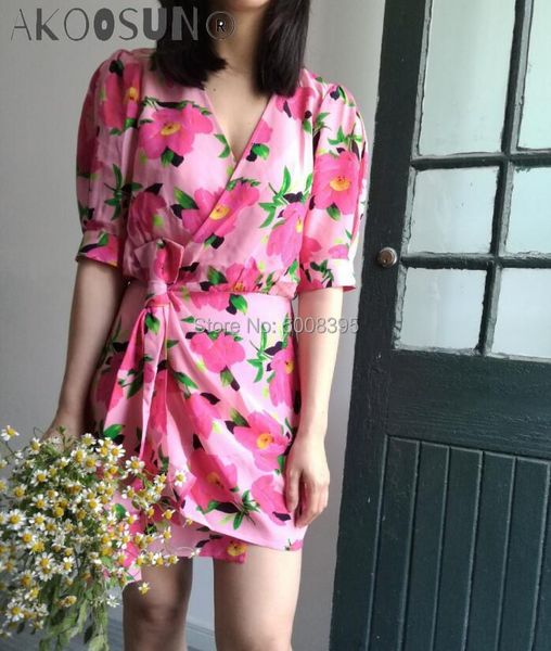 party dresses woman retro printed pink silk wrap dress with floral motif v-neck half sleeves waist tied mini 2021, White;black
party dresses woman retro printed pink silk wrap dress with floral motif v-neck half sleeves waist tied mini 2021, White;black