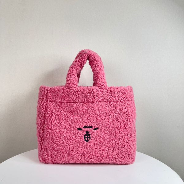 2022 designers bags 4 colors new ladies handbag plush shopping bag luxury designer purses oft fur handbags lady purse hobo ship
2022 designers bags 4 colors new ladies handbag plush shopping bag luxury designer purses oft fur handbags lady purse hobo ship