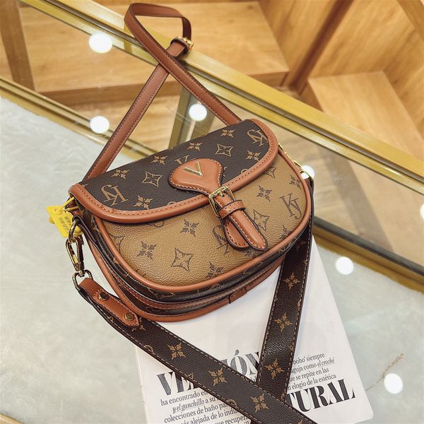 wholesale factory ladies leathers shoulder bags classic retro printed crossbody bag street trend contrast color leather handbag flip letter, Black;red
wholesale factory ladies leathers shoulder bags classic retro printed crossbody bag street trend contrast color leather handbag flip letter, Black;red