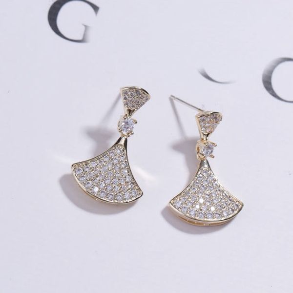 2021 designers women's earringssilver needle new high texture skirt french net red celebrity fashion personality 100 full diamond fan-s, Golden
2021 designers women's earringssilver needle new high texture skirt french net red celebrity fashion personality 100 full diamond fan-s, Golden