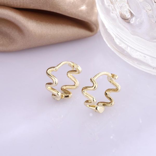 hoop & huggie 2021 design bending wavy earrings for women gold color copper metal ear buckle accessories fashion jewelry kce040, Golden;silver
hoop & huggie 2021 design bending wavy earrings for women gold color copper metal ear buckle accessories fashion jewelry kce040, Golden;silver