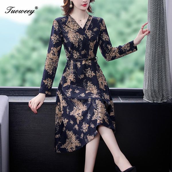 casual dresses 2021 plus size women floral long sleeve a-line calf length waist slim dress autumn v-neck female hollow out, Black;gray
casual dresses 2021 plus size women floral long sleeve a-line calf length waist slim dress autumn v-neck female hollow out, Black;gray