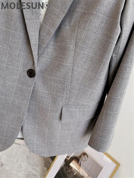 women's suits & blazers woman grey checked blazer single button long sleeves lapel collar with brooch patch fashion 2021, White;black
women's suits & blazers woman grey checked blazer single button long sleeves lapel collar with brooch patch fashion 2021, White;black