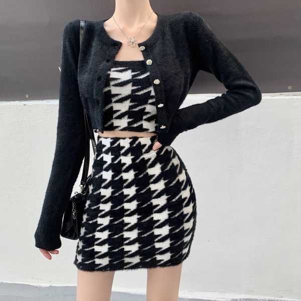 skirts sweet chess mesh three women's pieces single-harvest-breasted long cardigan sweater short skirt suits, Black
skirts sweet chess mesh three women's pieces single-harvest-breasted long cardigan sweater short skirt suits, Black