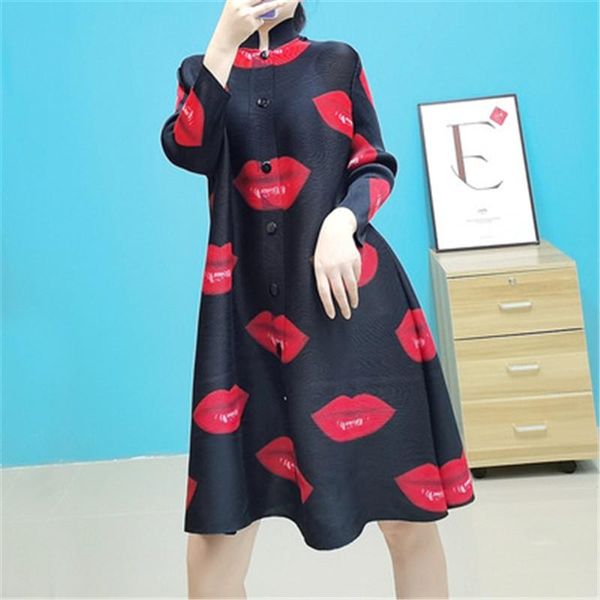 casual dresses miyake pleated dress summer women's fashion and comfortable red lips one touch of printing loose large size women, Black;gray
casual dresses miyake pleated dress summer women's fashion and comfortable red lips one touch of printing loose large size women, Black;gray