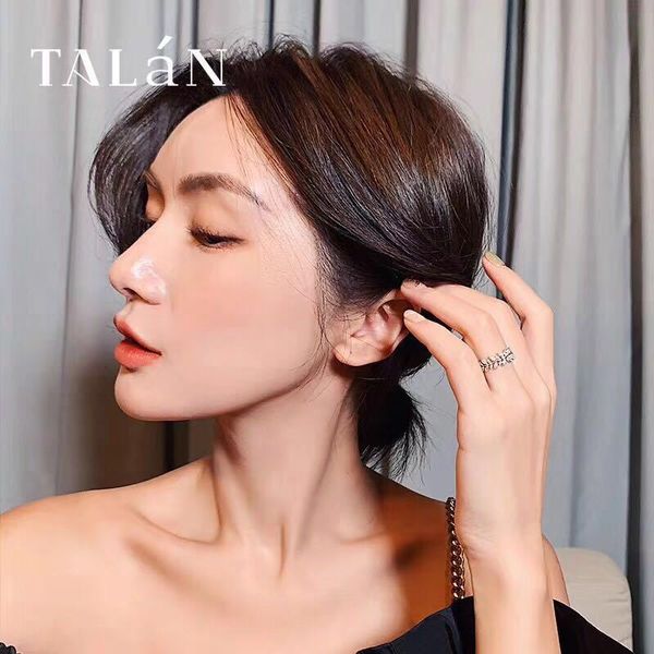 korean silver feather ring women's fashion fresh unique hand jewelry
korean silver feather ring women's fashion fresh unique hand jewelry