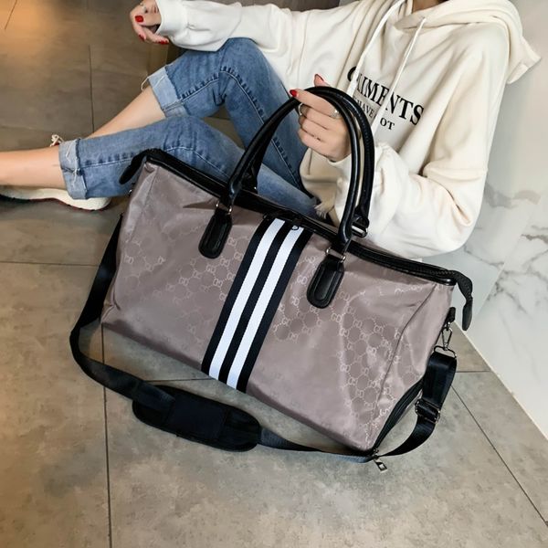 short distance large capacity black and white strip contrast color travel luggage bag men's women's one shoulder portable sports f
short distance large capacity black and white strip contrast color travel luggage bag men's women's one shoulder portable sports f