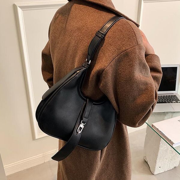 wholesale factory womens shoulder bags simple atmosphere fashion handbags retro solid color leather handbag street trend silver buckle women, Black;red
wholesale factory womens shoulder bags simple atmosphere fashion handbags retro solid color leather handbag street trend silver buckle women, Black;red