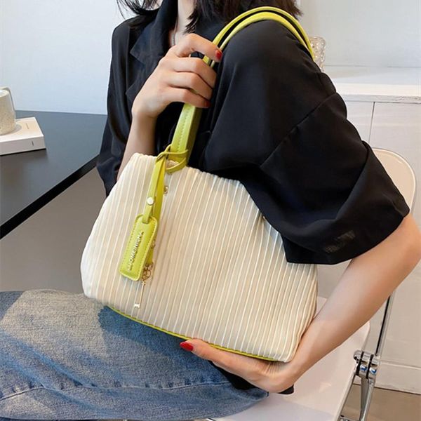 evening bags soft handle trend handbag ladies fashion temperament summer shoulder bag pu material large capacity zipper
evening bags soft handle trend handbag ladies fashion temperament summer shoulder bag pu material large capacity zipper