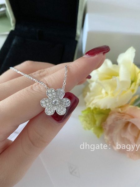 jewelry ladies pendant necklaces love rings van screw earrings carti bracelet party wedding couple gift fashion luxury cleef desig179b, Silver
jewelry ladies pendant necklaces love rings van screw earrings carti bracelet party wedding couple gift fashion luxury cleef desig179b, Silver