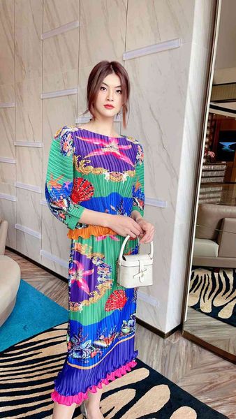 dress miyake fold o-neck t-shirts + ruffle skirt vintage print two-piece suit, Black;gray
dress miyake fold o-neck t-shirts + ruffle skirt vintage print two-piece suit, Black;gray