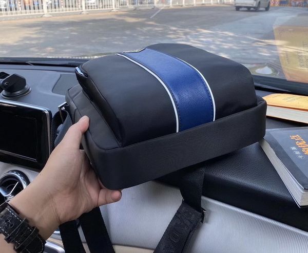 outlet2020 fashion men designer luxury handbags purses black canvas with leather crossbody bag boy brand shoulder mens bags 25x6x28cm
outlet2020 fashion men designer luxury handbags purses black canvas with leather crossbody bag boy brand shoulder mens bags 25x6x28cm