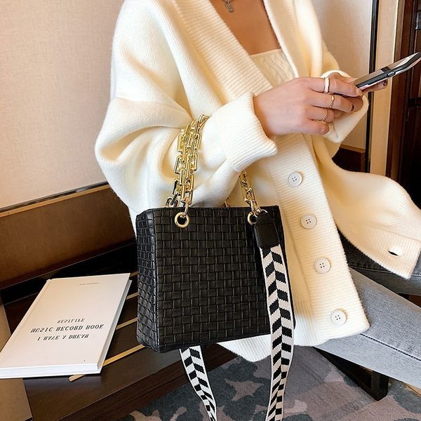 women's bag 2021 new fashion woven face diana foreign style wide shoulder belt single chain hand
women's bag 2021 new fashion woven face diana foreign style wide shoulder belt single chain hand