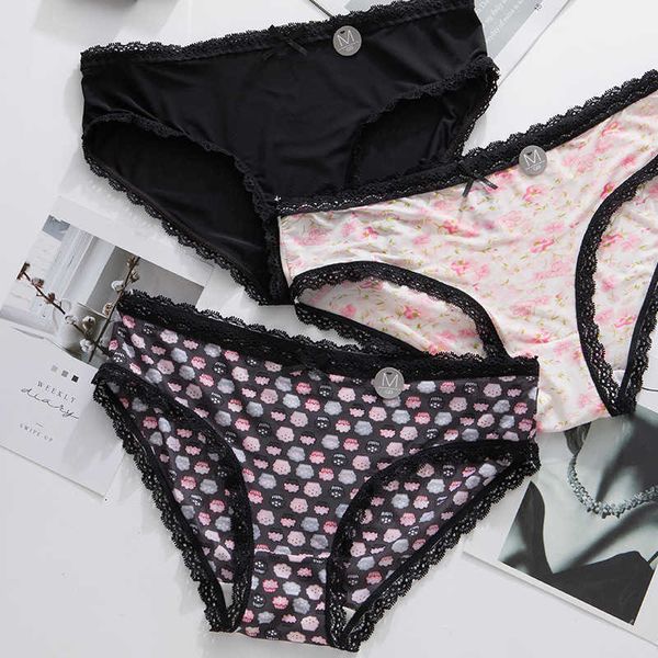 briefs panties low waist ice silk printed lace ee cute girl comfortable traceless, Black;white
briefs panties low waist ice silk printed lace ee cute girl comfortable traceless, Black;white