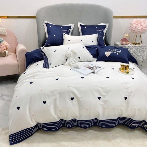 bedding sets 2021 luxury egypt cotton heart shaped set embroidery edge duvet cover bed sheet pillowcases 4pcs
bedding sets 2021 luxury egypt cotton heart shaped set embroidery edge duvet cover bed sheet pillowcases 4pcs
